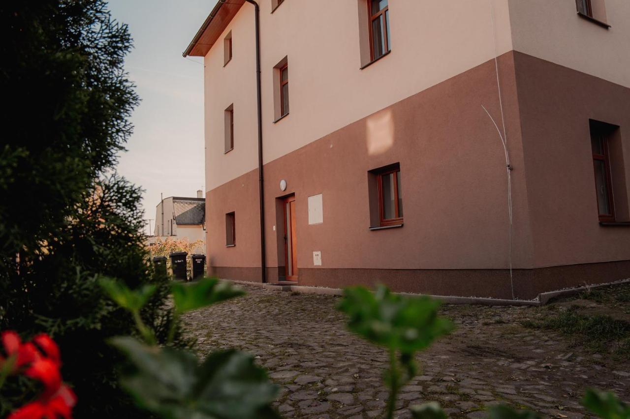 Apartmany Centrum Нови-Бор Экстерьер фото